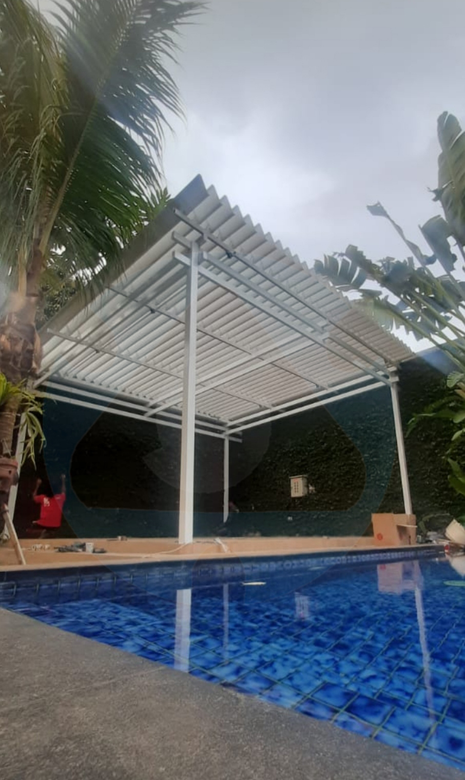 Penutup kolam renang otomatis modern