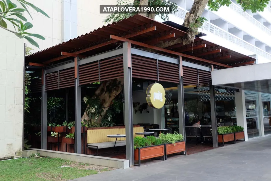 Atap Lovera untuk teras kafe